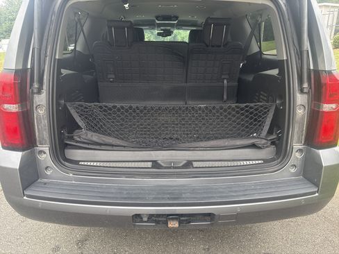 Used 2019 Chevrolet Suburban LT RWD image 19