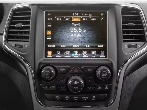 Used 2018 Jeep Grand Cherokee Laredo image 10