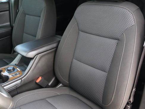 Used 2023 GMC Acadia SLE w/ Driver Convenience Package image 15