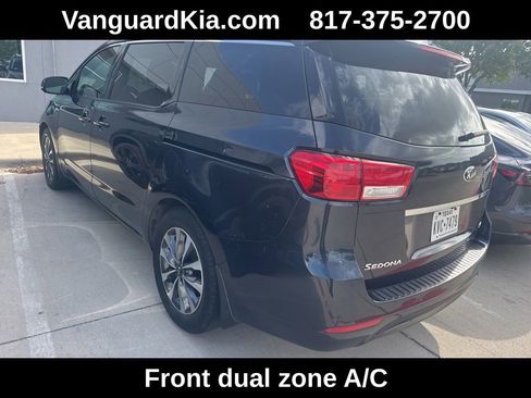 Used 2015 Kia Sedona SX image 2