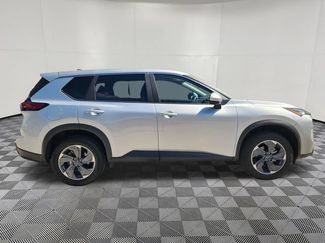 Used 2025 Nissan Rogue SV FWD video 4