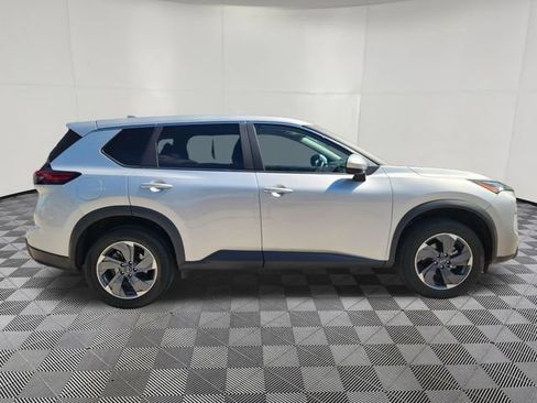 Used 2025 Nissan Rogue SV FWD image 4