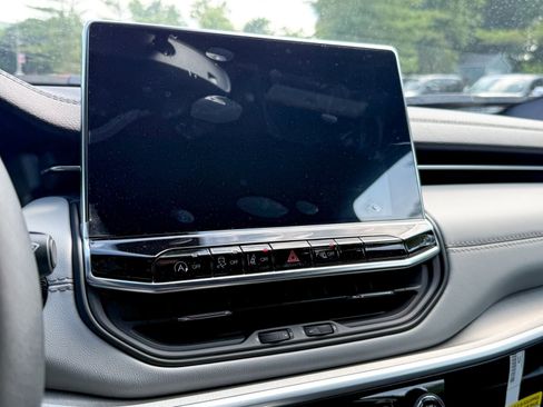 New 2025 Jeep Compass Limited w/ Sun and Sound Group image 18