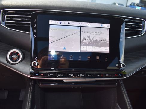 Used 2024 Jeep Wagoneer L Series II w/ Premium Group I image 21