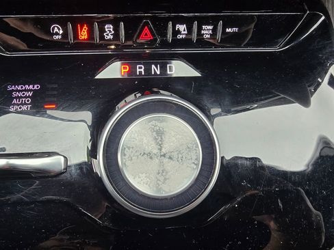 Used 2024 Jeep Wagoneer L Series II w/ Flexible Seating Group image 29