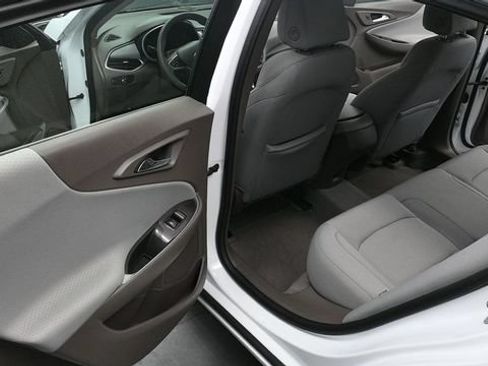 Used 2019 Chevrolet Malibu LS FWD image 23