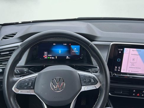 Used 2024 Volkswagen Atlas Cross Sport SE FWD image 9