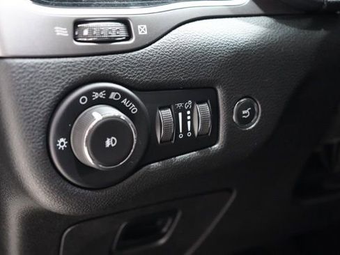 Used 2022 Jeep Cherokee Limited image 21