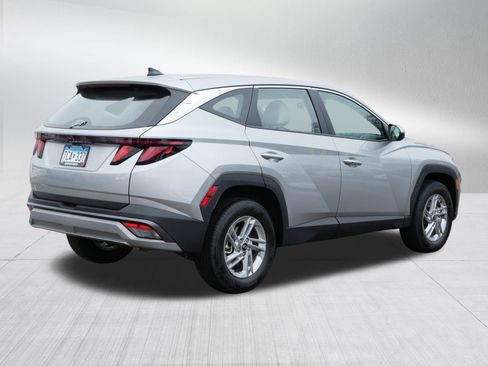 Certified 2025 Hyundai Tucson SE image 7