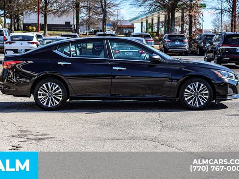 Used 2025 Nissan Altima 2.5 SV image 9