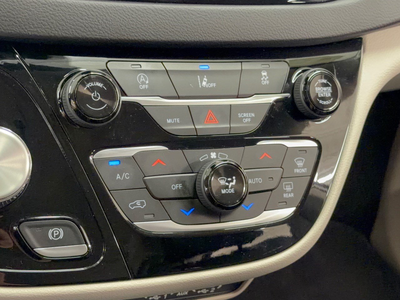 Used 2022 Chrysler Pacifica Touring-L FWD image 22