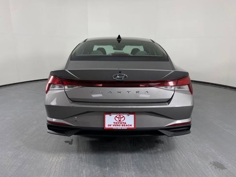 Used 2022 Hyundai Elantra SEL w/ Cargo Package image 5