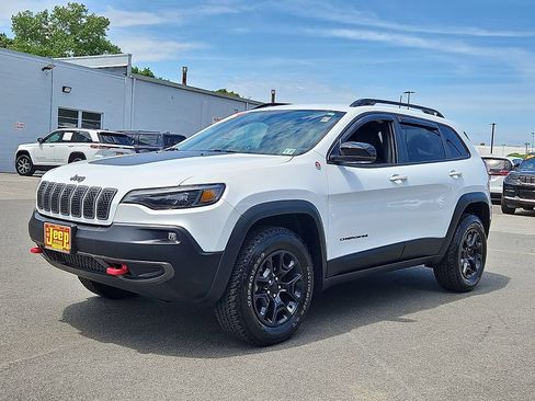 Used 2022 Jeep Cherokee Trailhawk w/ Comfort/Convenience Group AWD/4WD image 3
