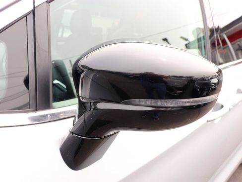 Used 2024 Chrysler Pacifica Touring-L FWD image 67