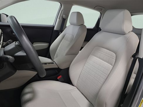 Used 2024 Honda HR-V LX image 17
