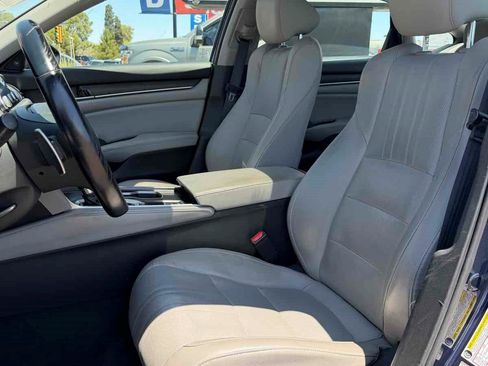Used 2018 Honda Accord Touring image 18
