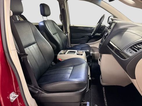 Used 2015 Chrysler Town & Country Touring w/ Driver Convenience Group FWD image 28