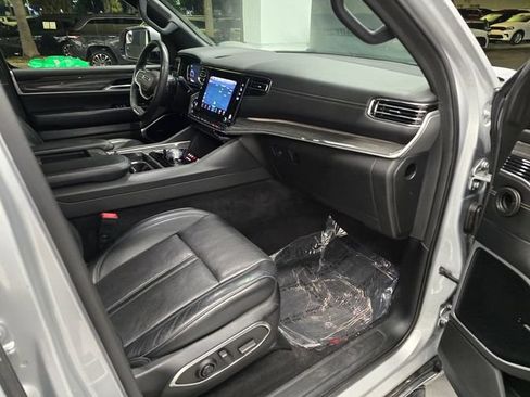 Used 2022 Jeep Wagoneer Series II AWD/4WD image 36