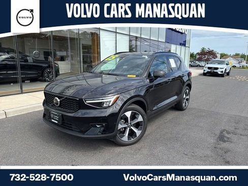 Certified 2025 Volvo XC40 B5 Plus AWD/4WD image 1