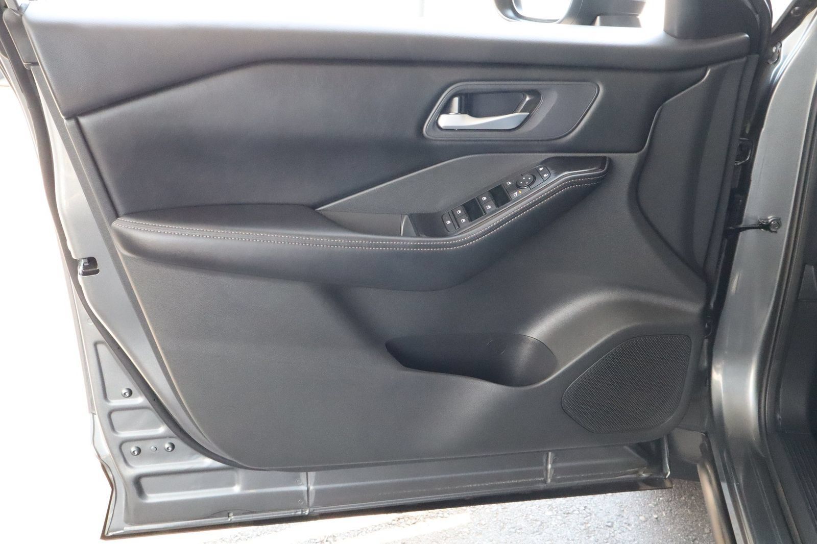 Used 2026 Nissan Rogue SV FWD image 18