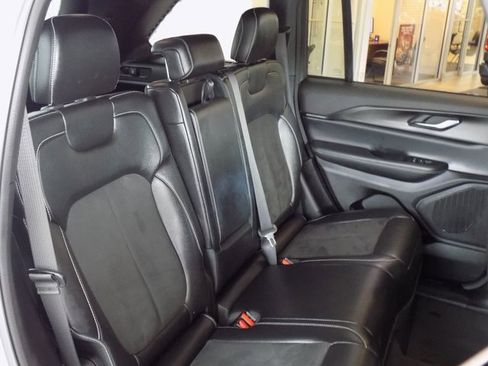 Certified 2023 Jeep Grand Cherokee Altitude image 20