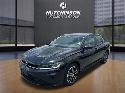 Used 2025 Volkswagen Jetta Sport FWD image 3