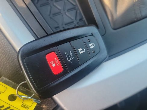 Used 2022 Toyota RAV4 XLE Premium image 33