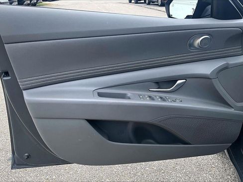 Used 2025 Hyundai Elantra SEL FWD image 20