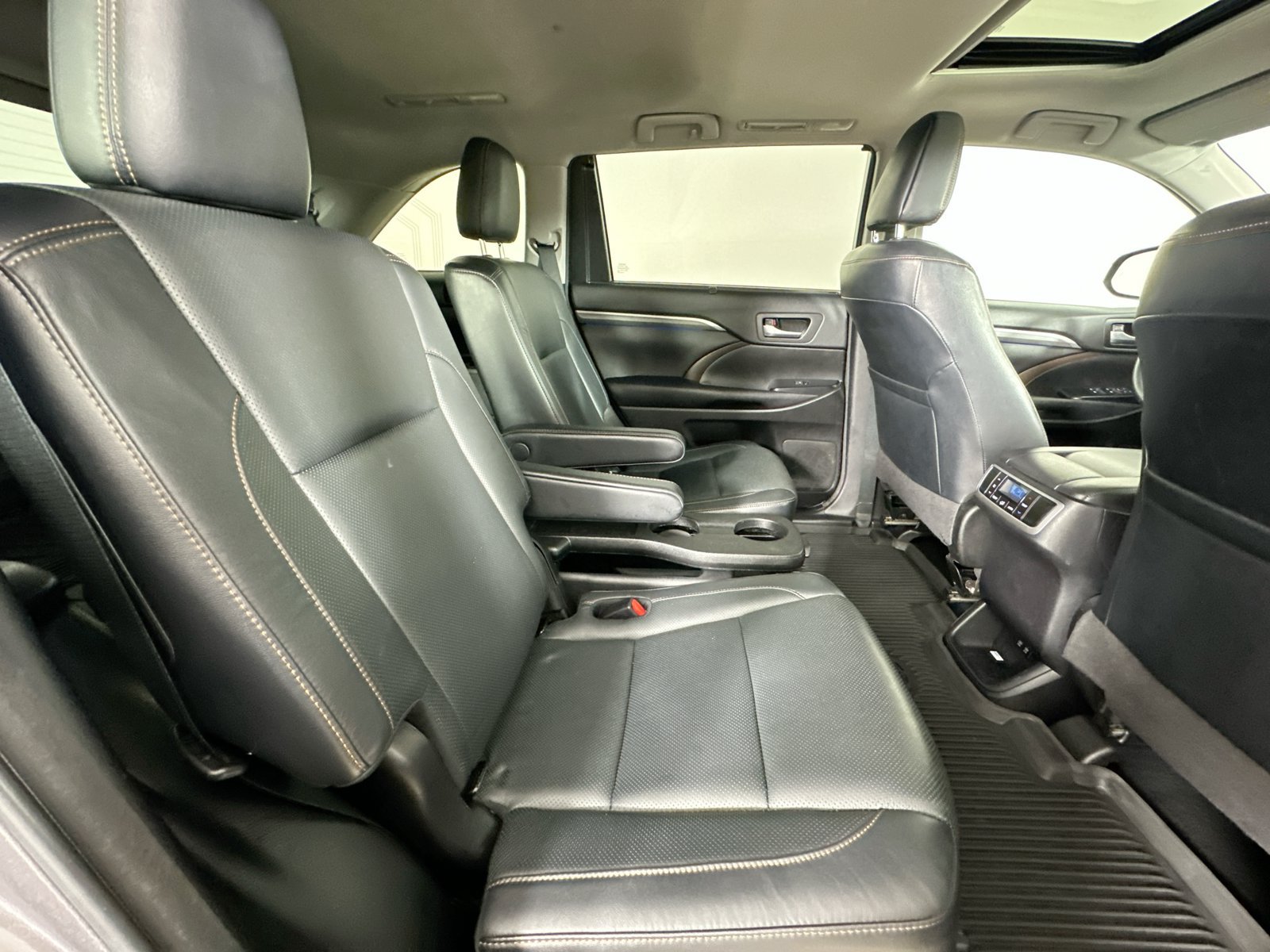 Used 2018 Toyota Highlander Limited AWD/4WD image 44