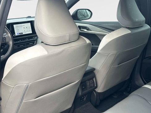 Used 2025 Toyota Camry XLE image 13