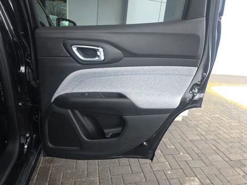 Used 2023 Jeep Compass Latitude image 11