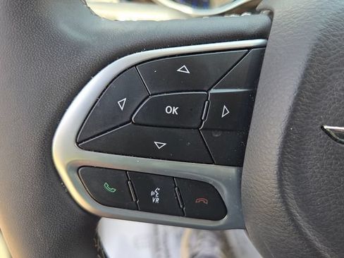Used 2024 Chrysler Pacifica Limited FWD image 23