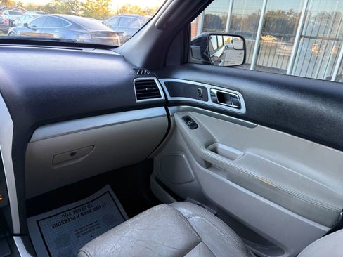 Used 2012 Ford Explorer XLT image 24