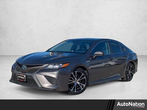 Used 2019 Toyota Camry SE image 1