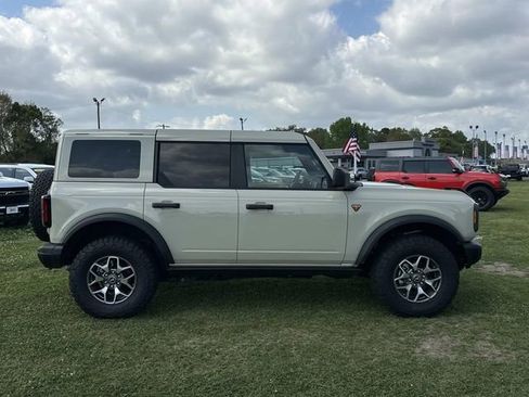 Used 2025 Ford Bronco Badlands AWD/4WD image 4