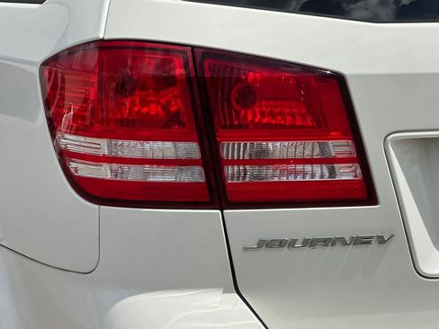 Used 2018 Dodge Journey SE w/ Connectivity Group FWD image 31