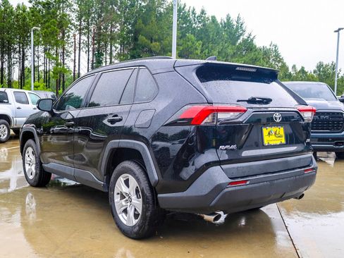 Used 2021 Toyota RAV4 XLE FWD image 4