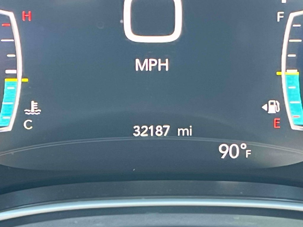 Used 2025 Chrysler Pacifica Limited FWD image 27