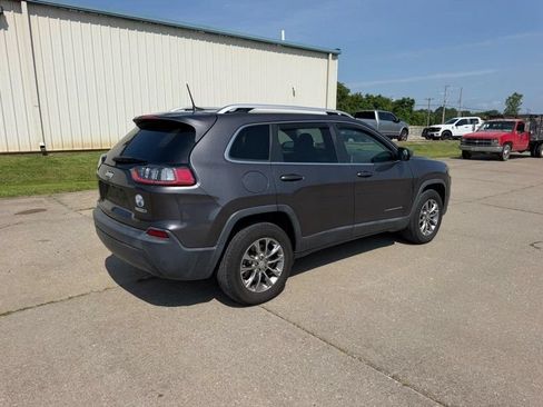 Used 2020 Jeep Cherokee Latitude Plus AWD/4WD image 3