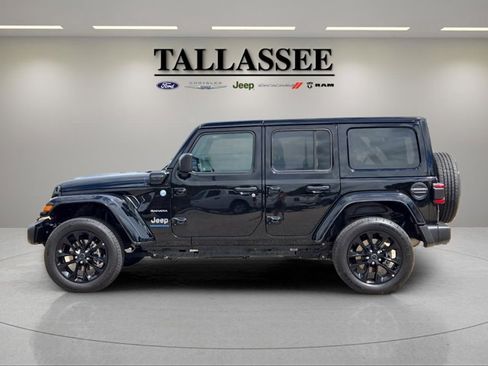 Used 2024 Jeep Wrangler Unlimited Sahara AWD/4WD image 24