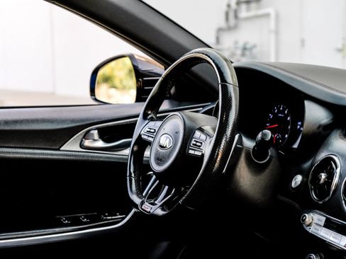 Used 2018 Kia Stinger GT RWD image 22