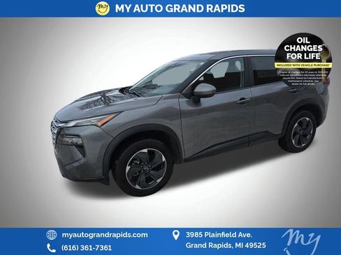 Used 2024 Nissan Rogue SV image 3