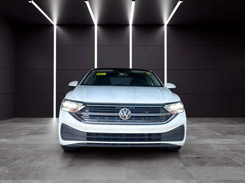 Used 2023 Volkswagen Jetta SE FWD image 3