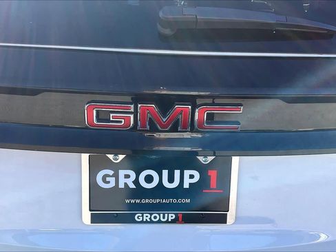 Used 2025 GMC Acadia Elevation image 9