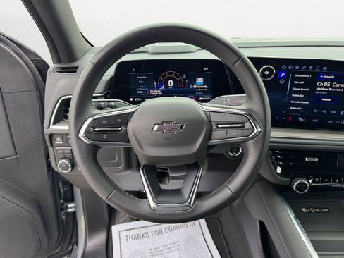 Used 2025 Chevrolet Suburban Z71 image 12