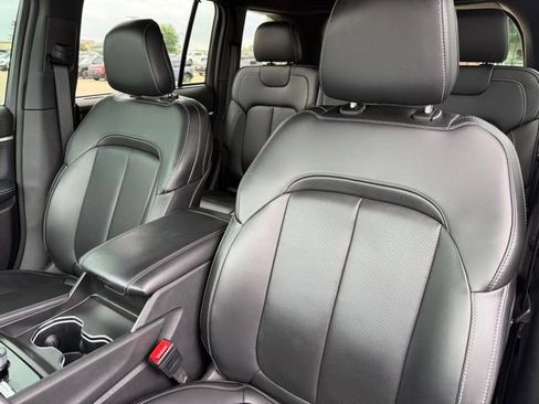 Used 2024 Jeep Grand Cherokee Limited w/ Luxury Tech Group II image 11