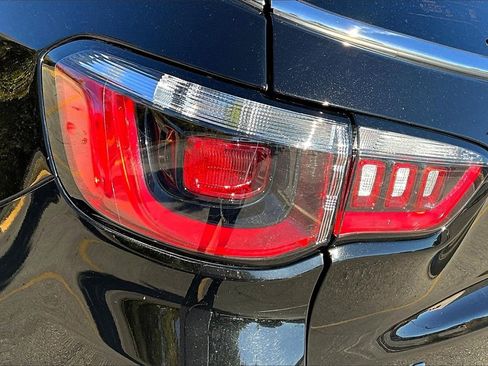 Used 2022 Jeep Compass Limited image 30