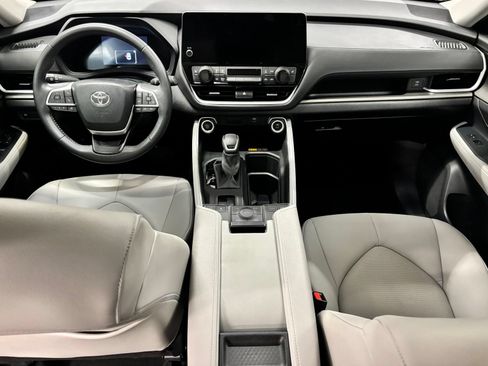 Used 2024 Toyota Grand Highlander AWD image 11