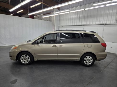 Used 2007 Toyota Sienna LE w/ LE Pkg 4 image 2