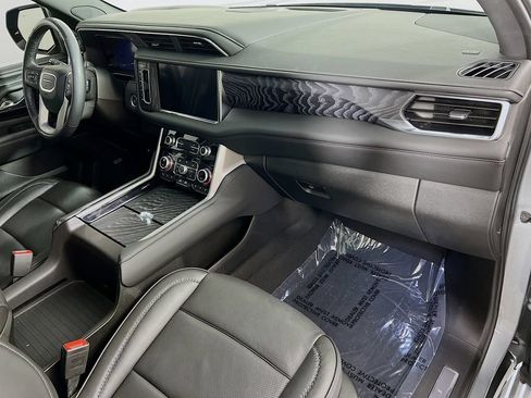 Used 2024 GMC Yukon Denali w/ Advanced Technology Package AWD/4WD image 33